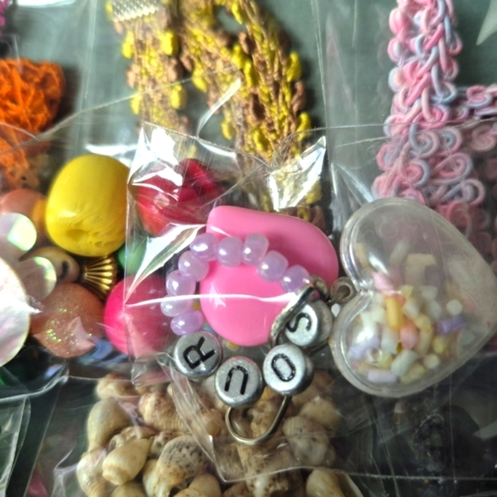 Colorful Kids Craft Beads and Ribbons Craft Kit Vintage To Now - Picture 6 of 6